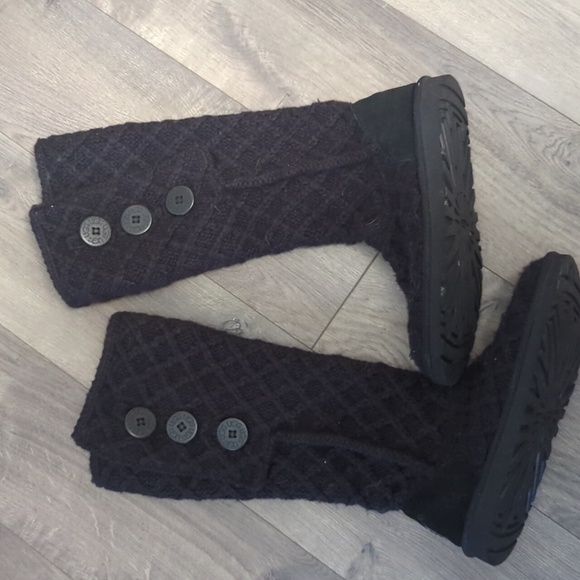 Ugg women's black cable knit slipper shoes. Size US 8 M Gently Used - Picture 2 of 5